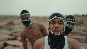 Le milliardaire est tombé amoureux de son pauvre chauffeur sans savoir qu&rsquo;il est un prince déguise